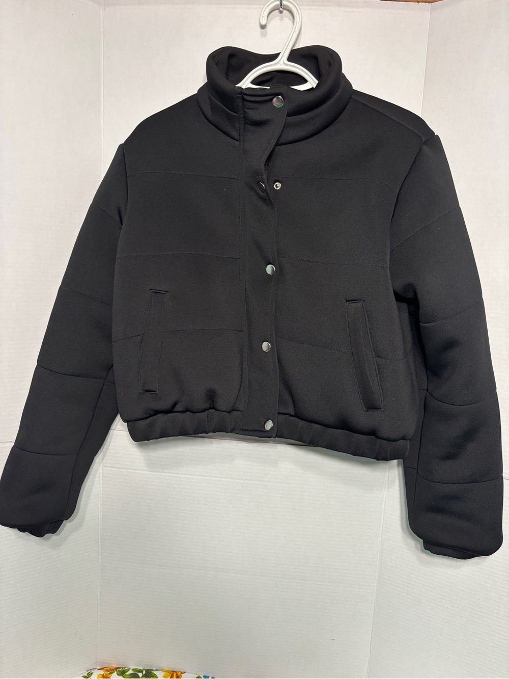 Forever 21 Black Women's Puffer Jacket Classic Cropped Style Fall Coat